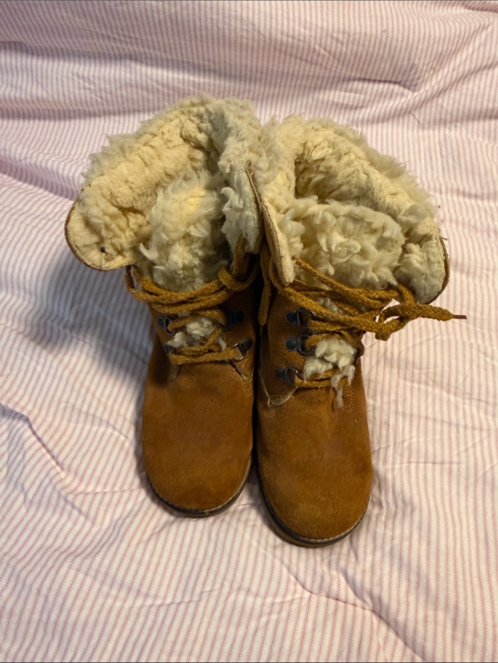 Women’s Faux-Shearling Lace-Up Winter Boots in Chestnut